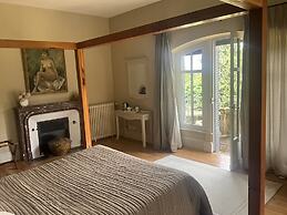 Chateau Tout Y Fault