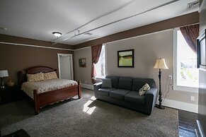 Nauvoo Temple House Hotel