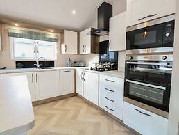 Broadland Sands Lodge