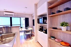 Lux 2BR Penthouse Imperial Palace 7pax 3mins Sub