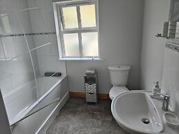 Castleview Large 3 Bedroom Family House - Glenarm