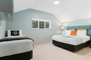 LAKE FRONT 3-BEDROOM APARTMENT WITH LAKE ACCESS