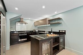 LAKE FRONT 3-BEDROOM APARTMENT WITH LAKE ACCESS