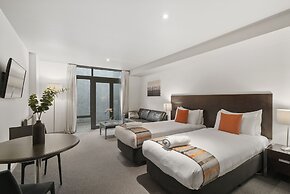 LOMOND RETREAT - NEAR CBD EXECUTIVE APARTMENT