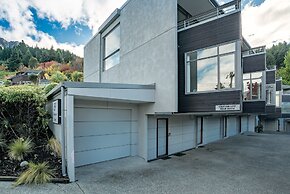 LOMOND RETREAT - NEAR CBD EXECUTIVE APARTMENT