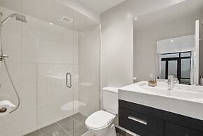 LOMOND RETREAT - NEAR CBD EXECUTIVE APARTMENT