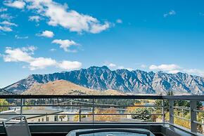 LOMOND RETREAT - NEAR CBD EXECUTIVE APARTMENT