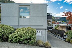 LOMOND RETREAT - NEAR CBD EXECUTIVE APARTMENT