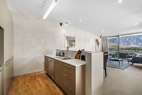 LOMOND RETREAT - NEAR CBD EXECUTIVE APARTMENT