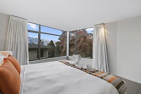 LOMOND RETREAT - NEAR CBD EXECUTIVE APARTMENT