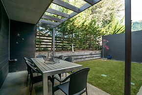 CENTRAL LOCATION - CONTEMPORARY 2 BEDROOM APTM