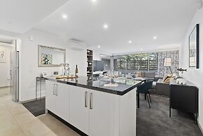 CENTRAL LOCATION - CONTEMPORARY 2 BEDROOM APTM