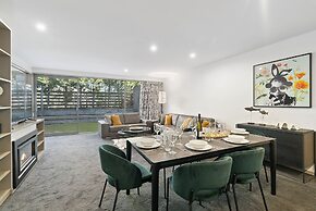 CENTRAL LOCATION - CONTEMPORARY 2 BEDROOM APTM