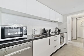 CENTRAL LOCATION - CONTEMPORARY 2 BEDROOM APTM