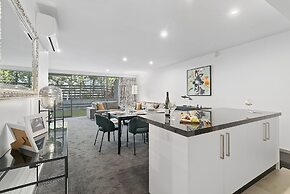 CENTRAL LOCATION - CONTEMPORARY 2 BEDROOM APTM