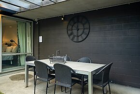 CENTRAL LOCATION - CONTEMPORARY 2 BEDROOM APTM