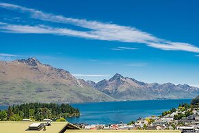 TOWN CENTRE LOCATION WITH STUNNING VIEW - UNIT 1