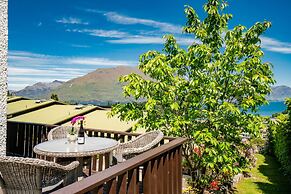 TOWN CENTRE LOCATION WITH STUNNING VIEW - UNIT 1