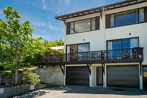 TOWN CENTRE LOCATION WITH STUNNING VIEW - UNIT 1