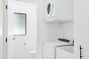 TOWN CENTRE LOCATION WITH STUNNING VIEW - UNIT 1