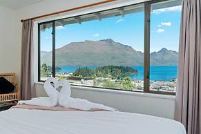 TOWN CENTRE LOCATION WITH STUNNING VIEW - UNIT 1