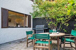 TOWN CENTRE LOCATION WITH STUNNING VIEW - UNIT 8