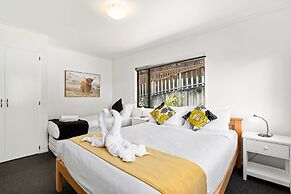 TOWN CENTRE LOCATION WITH STUNNING VIEW - UNIT 8