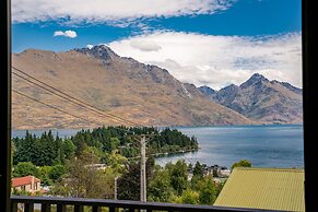 TOWN CENTRE LOCATION WITH STUNNING VIEW - UNIT 8