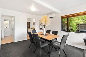 TOWN CENTRE LOCATION WITH STUNNING VIEW - UNIT 8