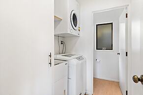 TOWN CENTRE LOCATION WITH STUNNING VIEW - UNIT 8