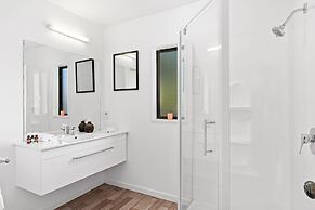 TOWN CENTRE LOCATION WITH STUNNING VIEW - UNIT 8