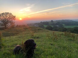 Cozy and Peaceful Cabin 15 Mins From Lyme Regis