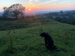 Cozy and Peaceful Cabin 15 Mins From Lyme Regis