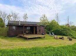 Cozy and Peaceful Cabin 15 Mins From Lyme Regis