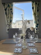 Charming 2-bed Cottage in Morecambe