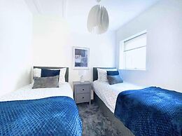 Exclusive 4-bed House 10 Minutes From Newcastle