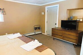 Love Hotels St John River by OYO at Fort Kent ME