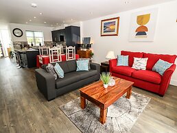 9 Breakwater Way