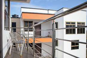 Executive 2-bed Apartment, Santa Maria - Accra