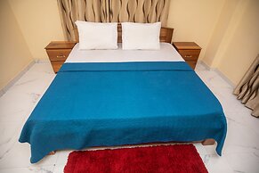 Executive 2-bed Apartment, Santa Maria - Accra