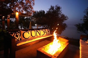 QCUNDA OTEL RESTORANT