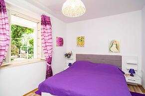 Apartments & Rooms Mara & Petrunjela