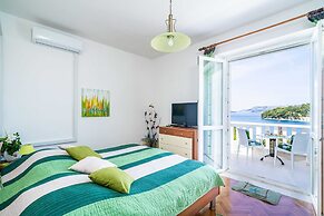 Apartments & Rooms Mara & Petrunjela