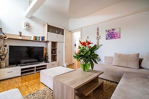 Apartments & Rooms Mara & Petrunjela