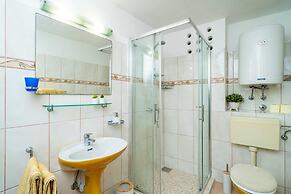 Apartments & Rooms Mara & Petrunjela