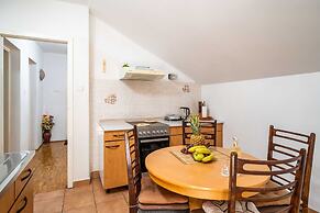 Apartments & Rooms Mara & Petrunjela