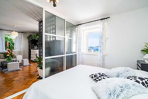 Apartments & Rooms Mara & Petrunjela