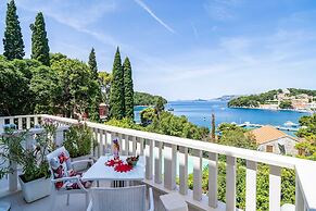 Apartments & Rooms Mara & Petrunjela