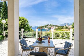 Apartments & Rooms Mara & Petrunjela