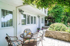 Apartments & Rooms Mara & Petrunjela